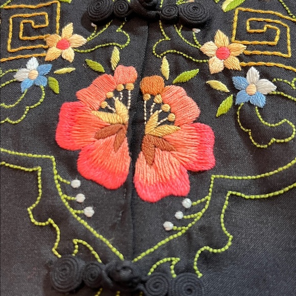 Vintage Lily Kimono Style Black Blouse w/ Hand Embroider Flowers w/ Knot Buttons - Picture 11 of 14